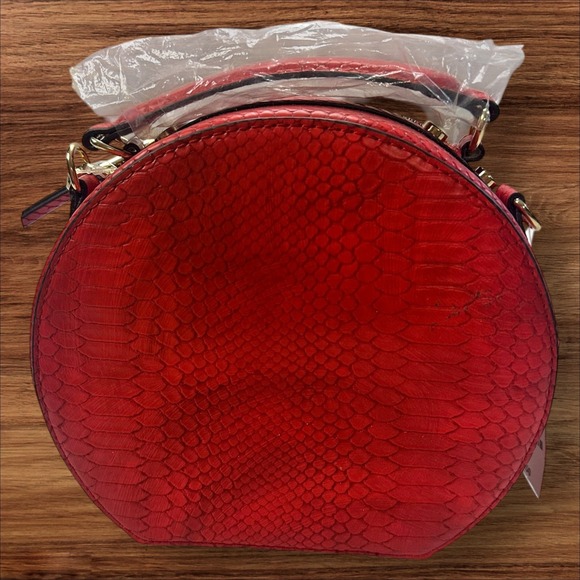 INC International Concepts Round Crossbody Bag Snake Skin Red NWT with Strap - Picture 1 of 10